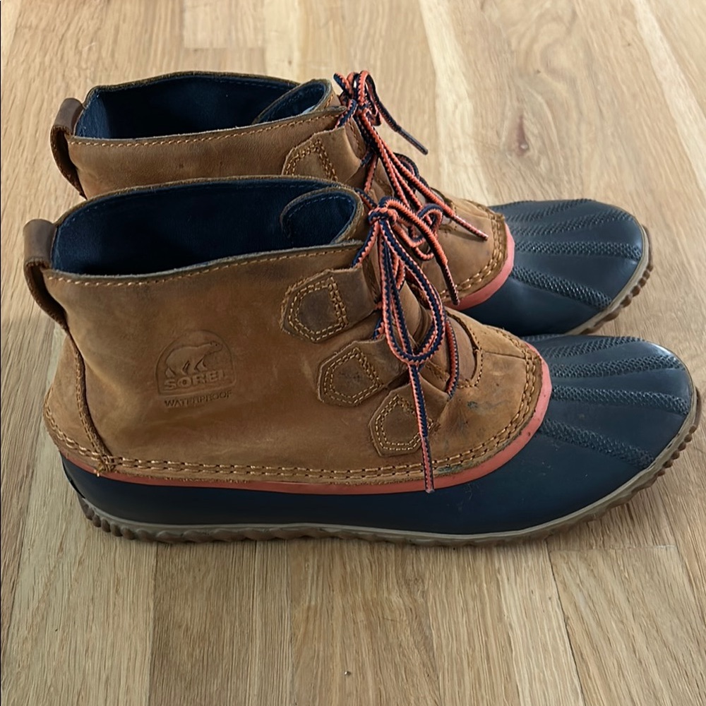 Sorel Water Resistant Leather Brown and Navy Boots with Coral Trim